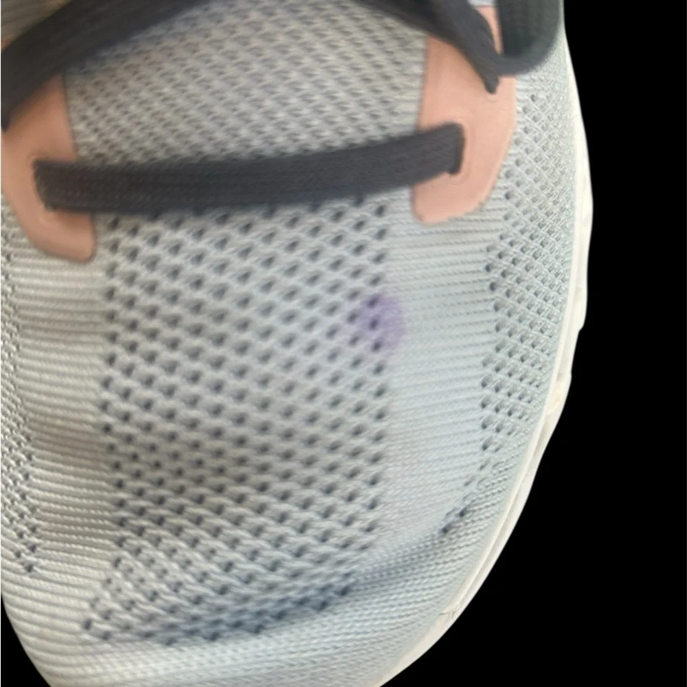 On Running Gray and White Athletic Shoes with Cloud Cushioning - Picture 3 of 9